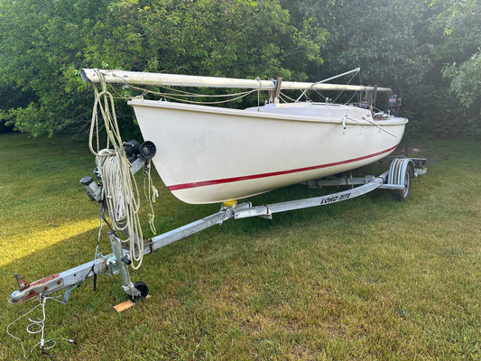 2000 19’ Rhodes Sailboat