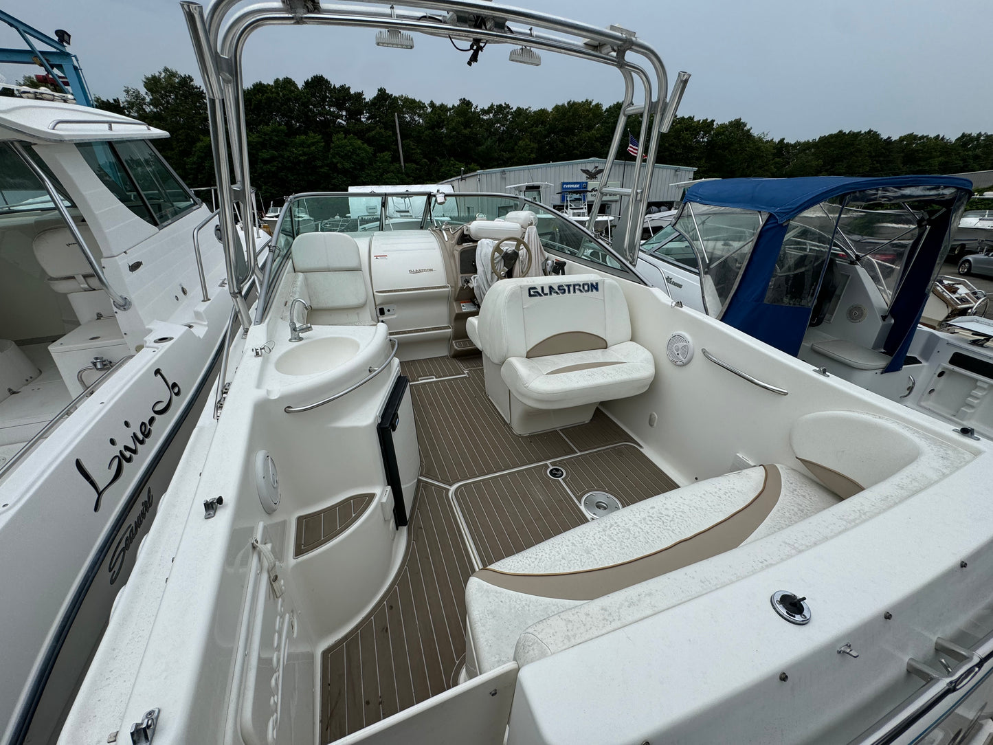 2003 27’ Glastron GS279