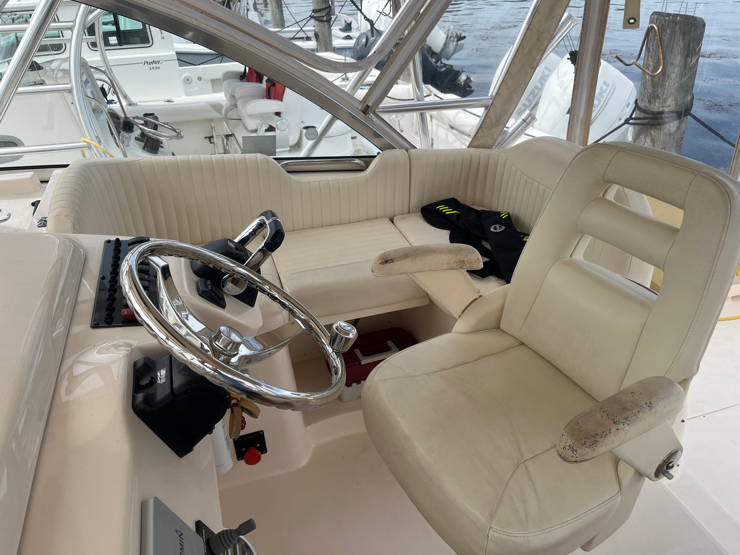 2009 33’ Grady White
