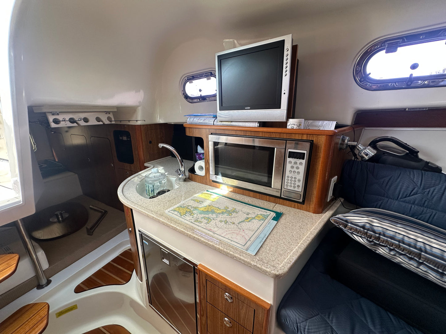 2010 Pursuit 315 Offshore