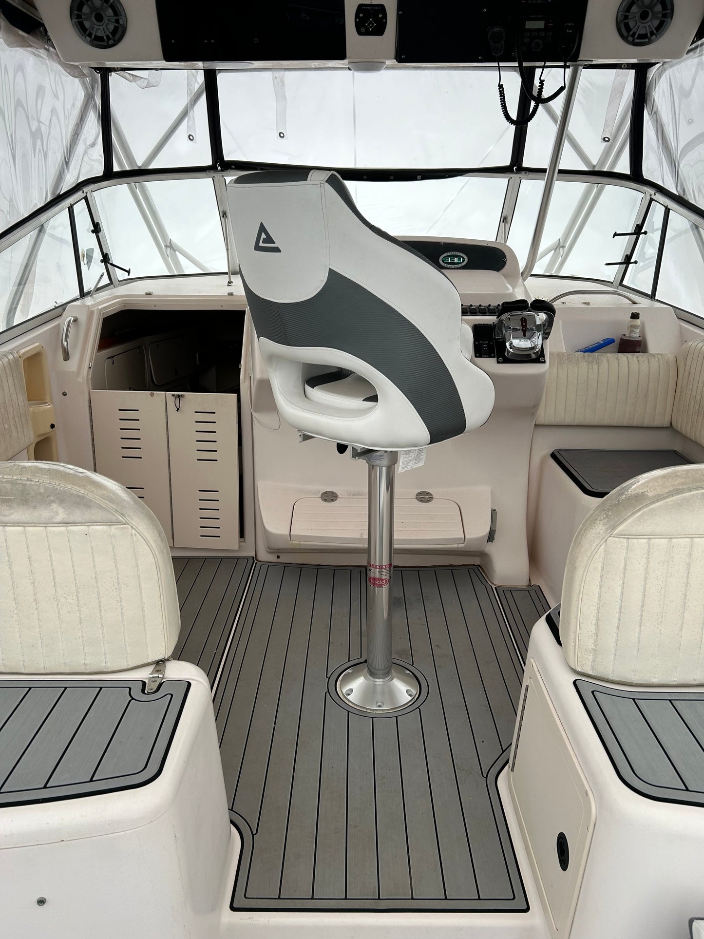 2001 33’ Grady White
