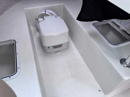 2018 21' Parker 2120 Sport Cabin