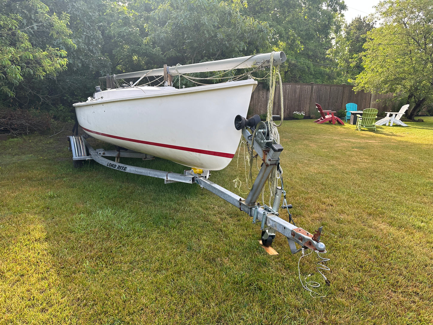 2000 19’ Rhodes Sailboat