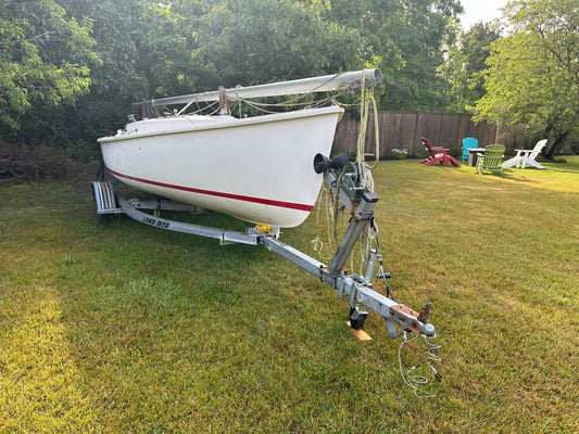 2000 19’ Rhodes Sailboat