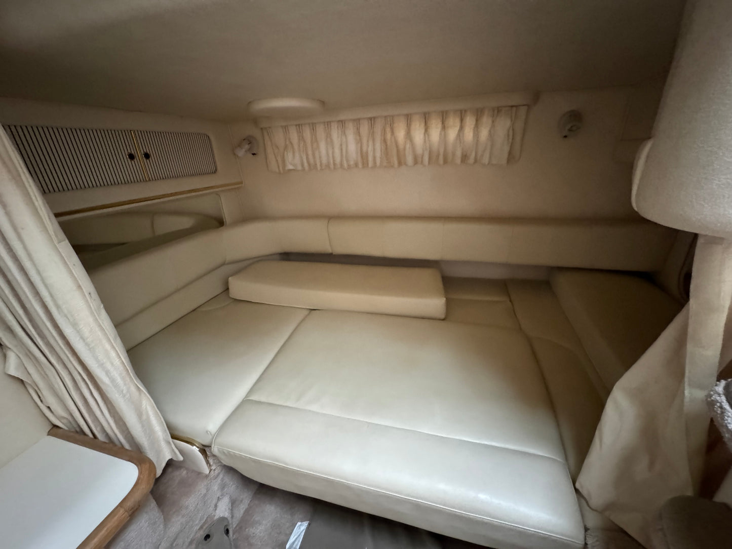 2000 31’ Sea Ray Sundancer