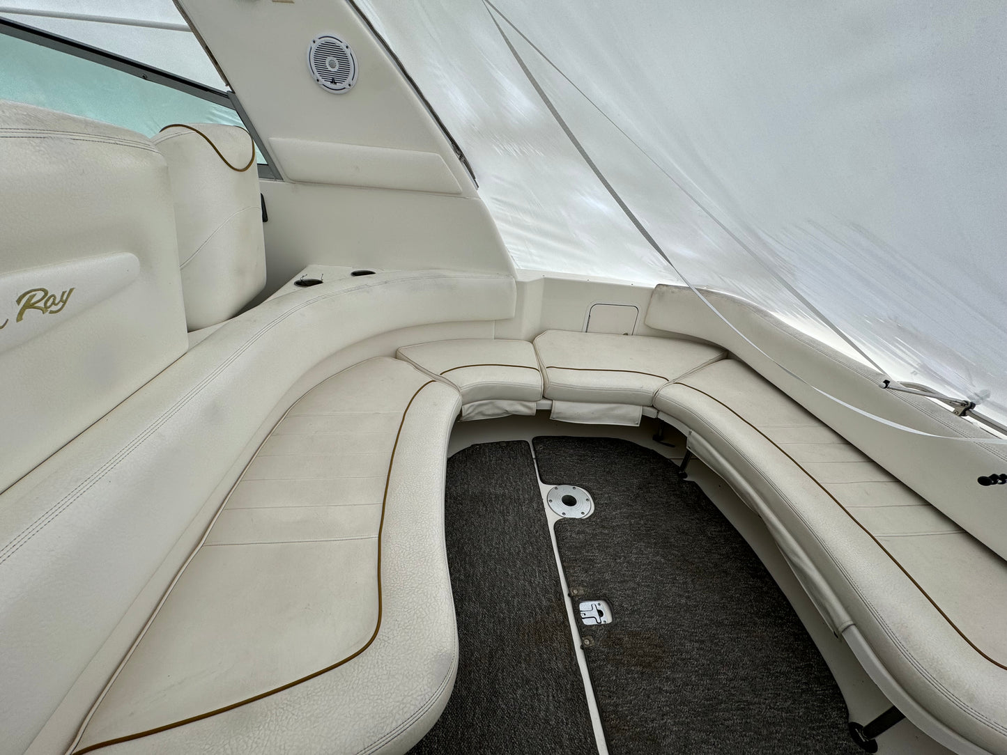 2000 31’ Sea Ray Sundancer