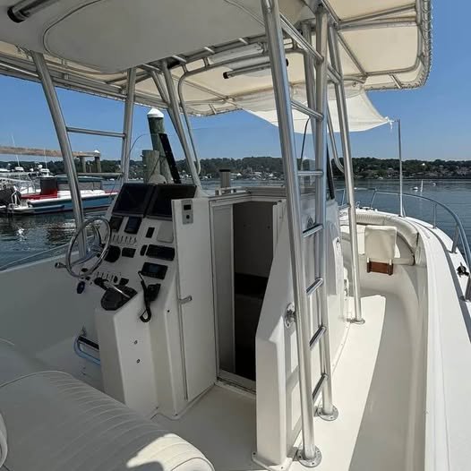 2005 31’ Stamas Tarpon 310