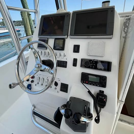 2005 31’ Stamas Tarpon 310