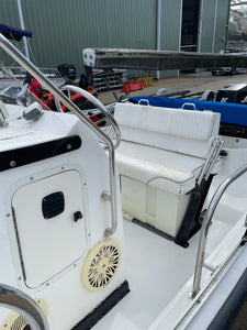 2002 17’ Boston Whaler Montauk