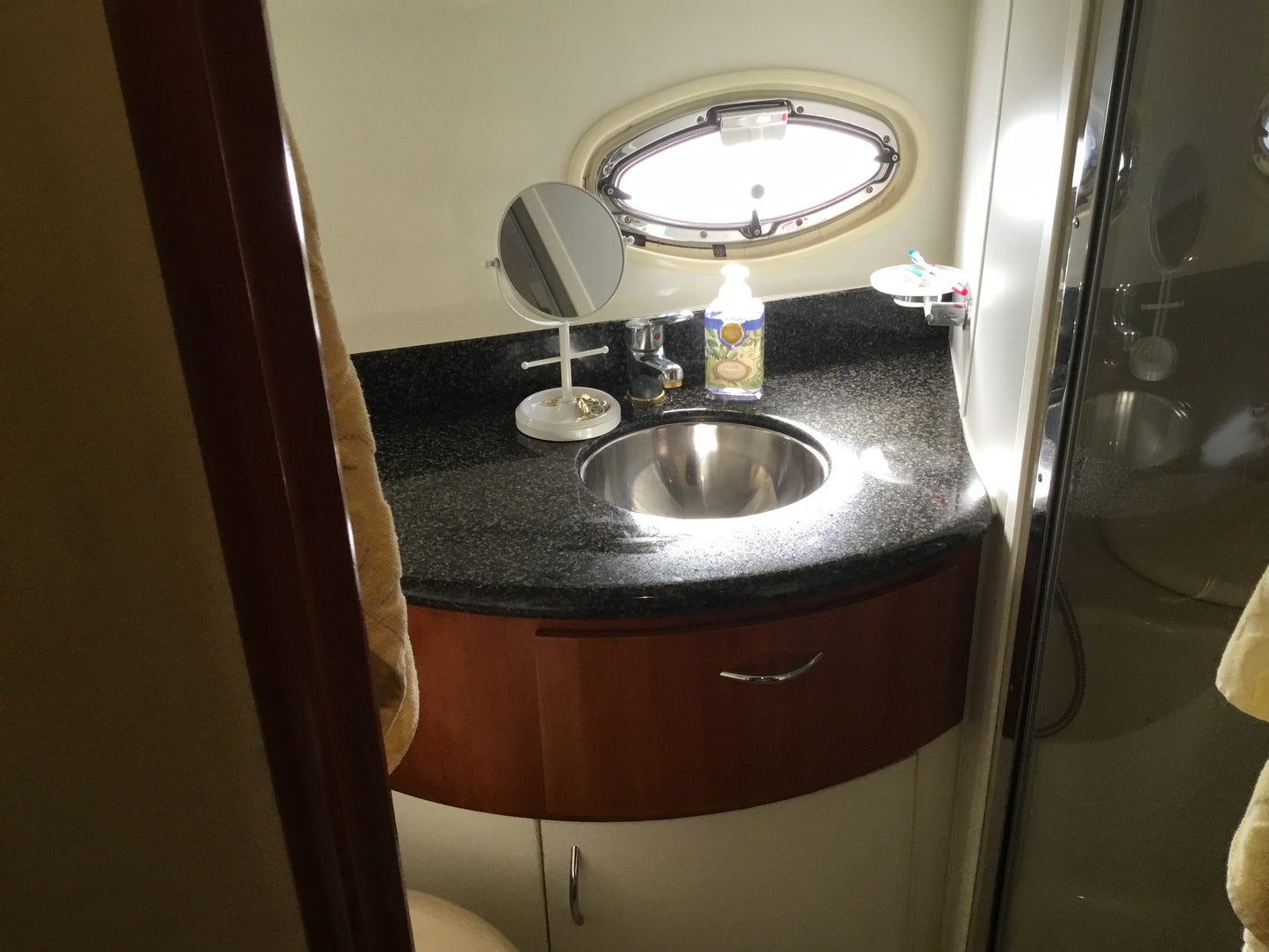2003 39' Carver Motor Yacht