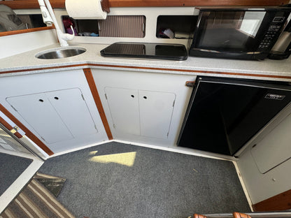 1989 35’ Luhrs Alura