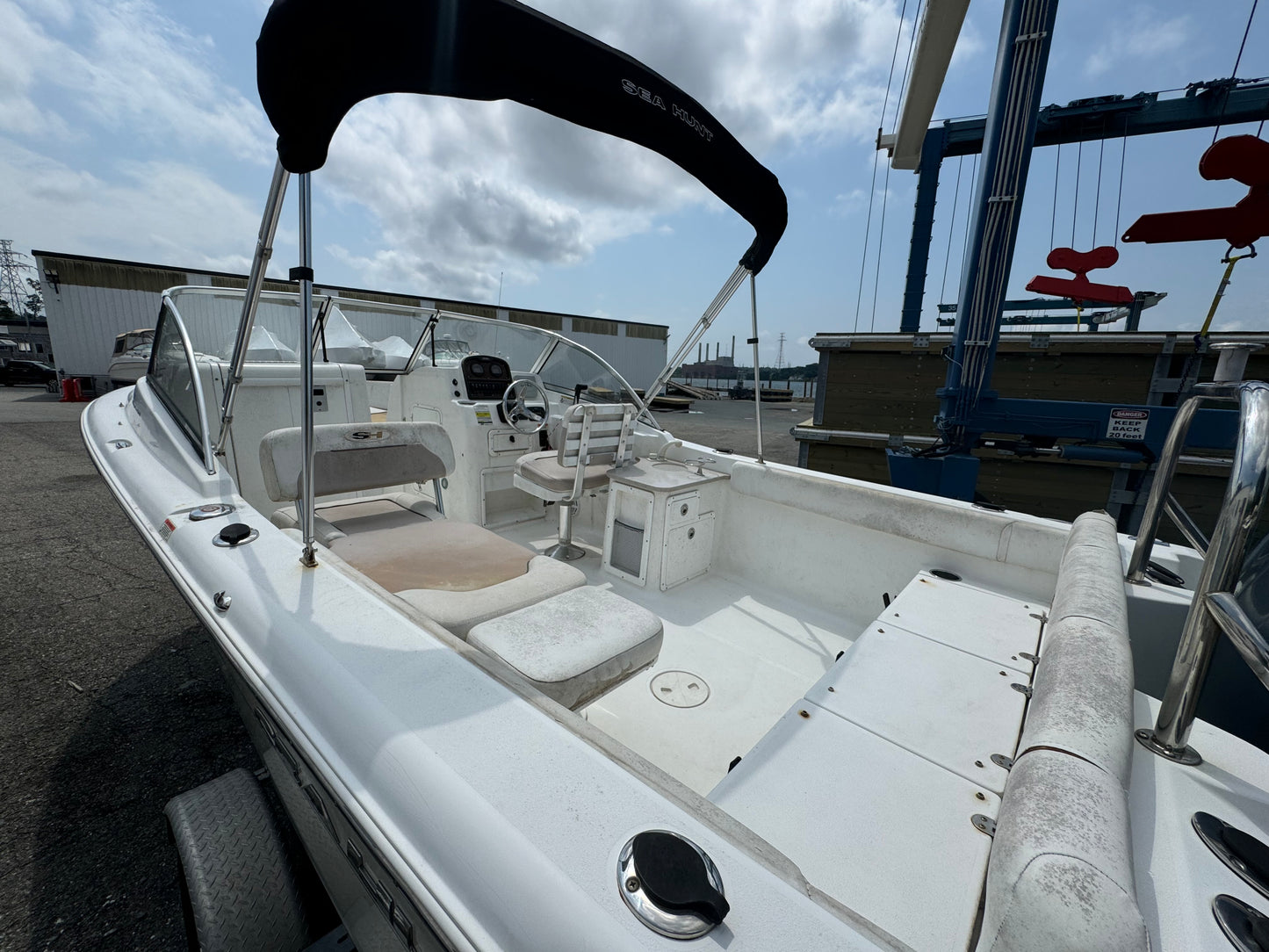 2013 23’ Sea Hunt Escape