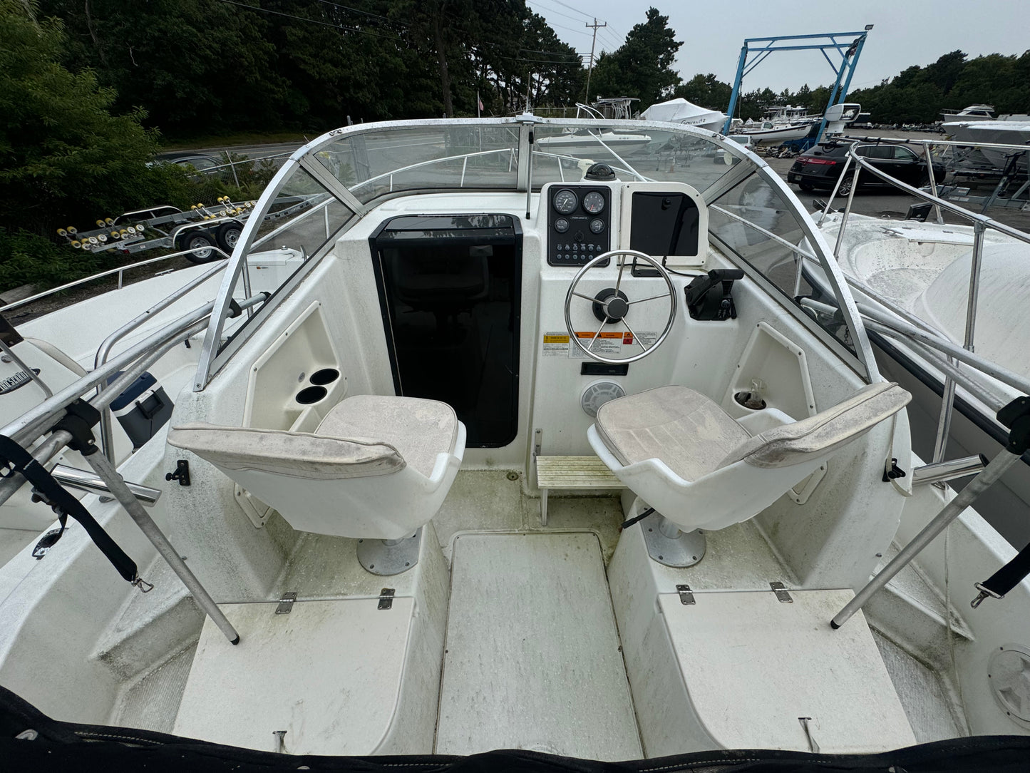 2000 21' Hydra-Sports 212 Seahorse Walk Around