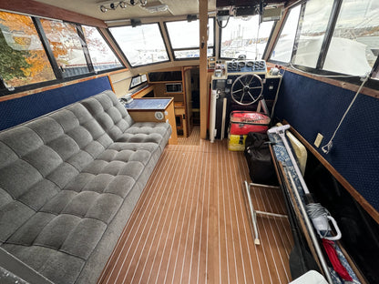 1986 32' Stamas Flybridge Sedan