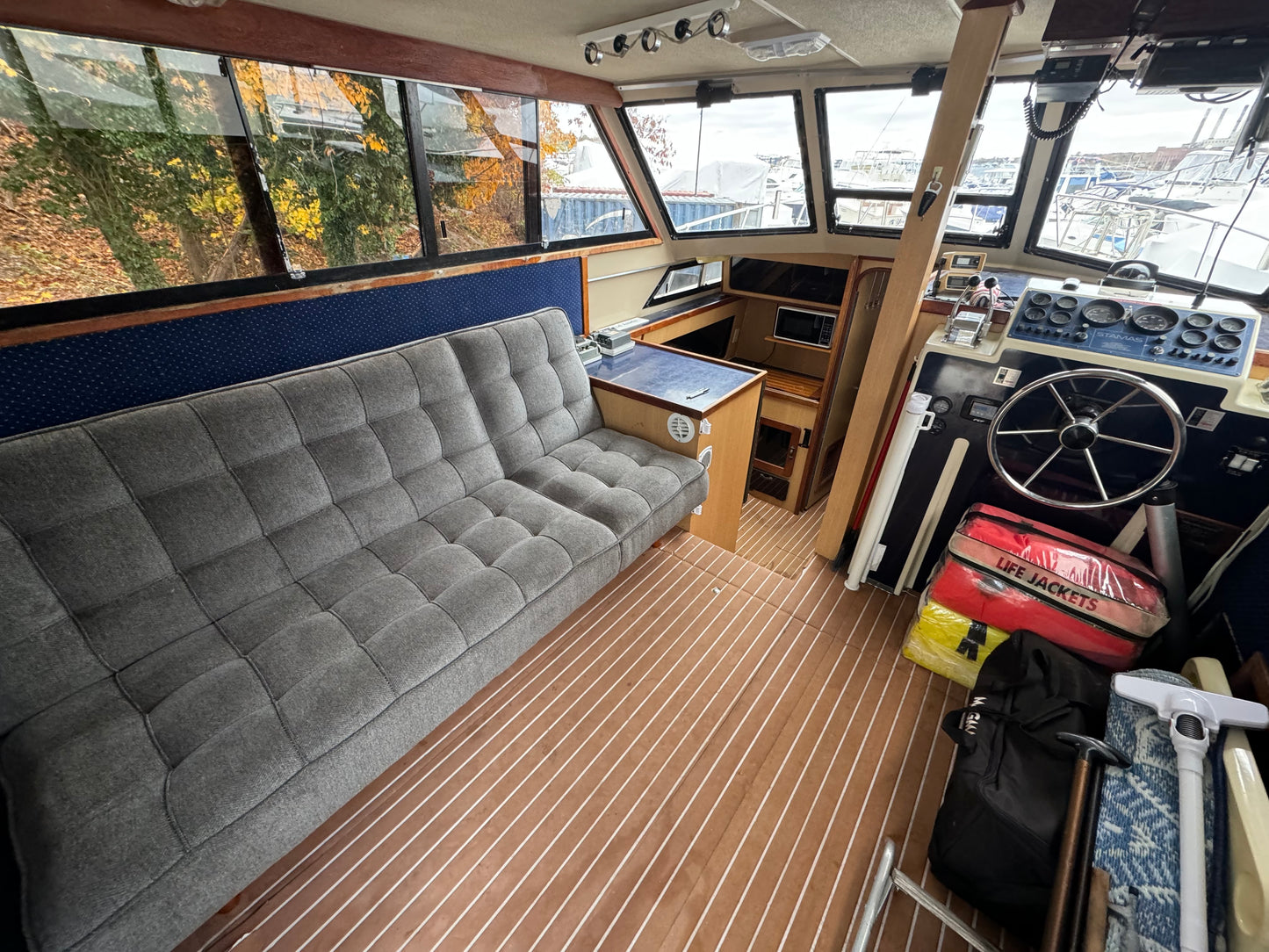 1986 32' Stamas Flybridge Sedan