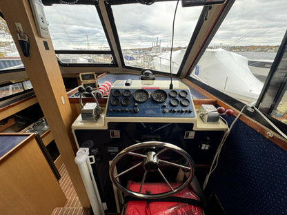 1986 32' Stamas Flybridge Sedan