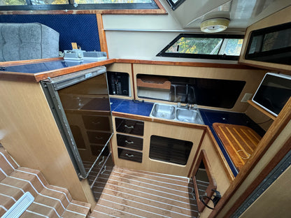 1986 32' Stamas Flybridge Sedan