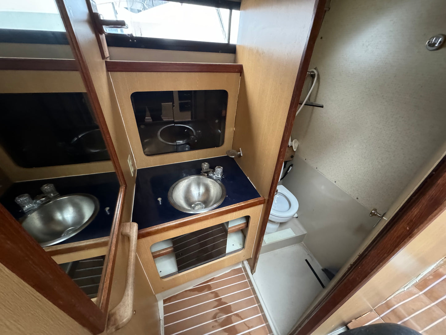 1986 32' Stamas Flybridge Sedan