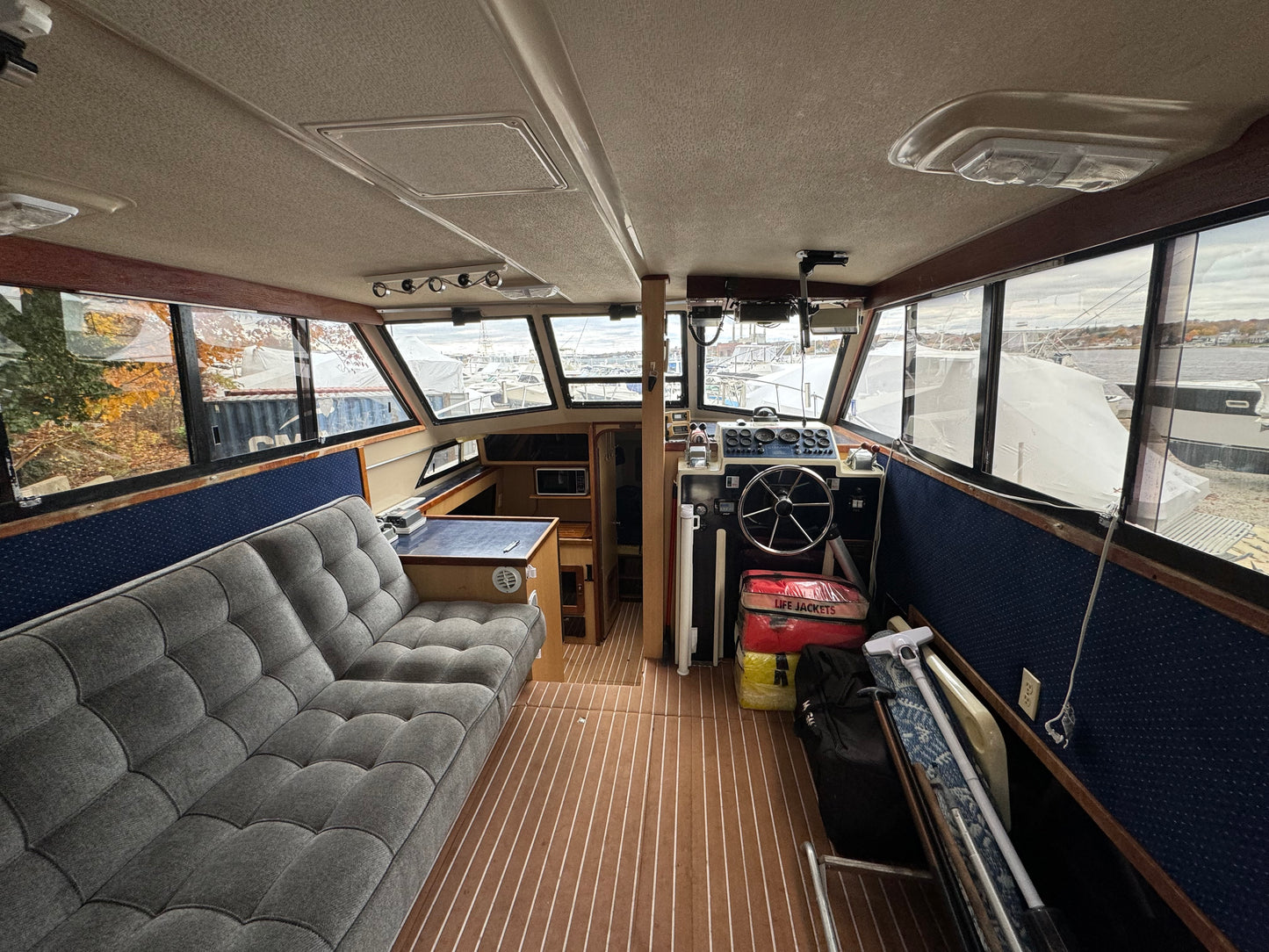 1986 32' Stamas Flybridge Sedan