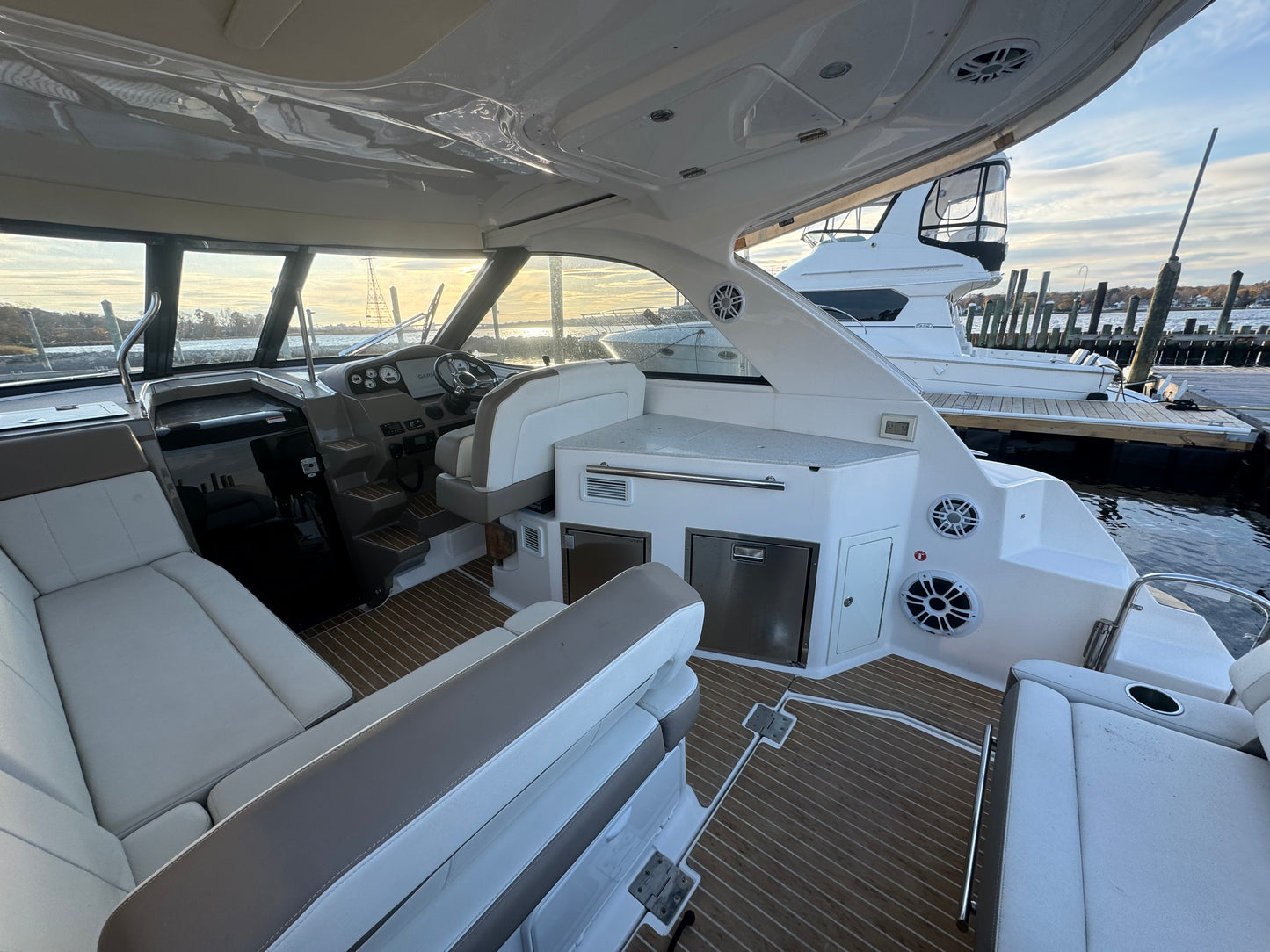 2017 26' Regal Sport Coupe