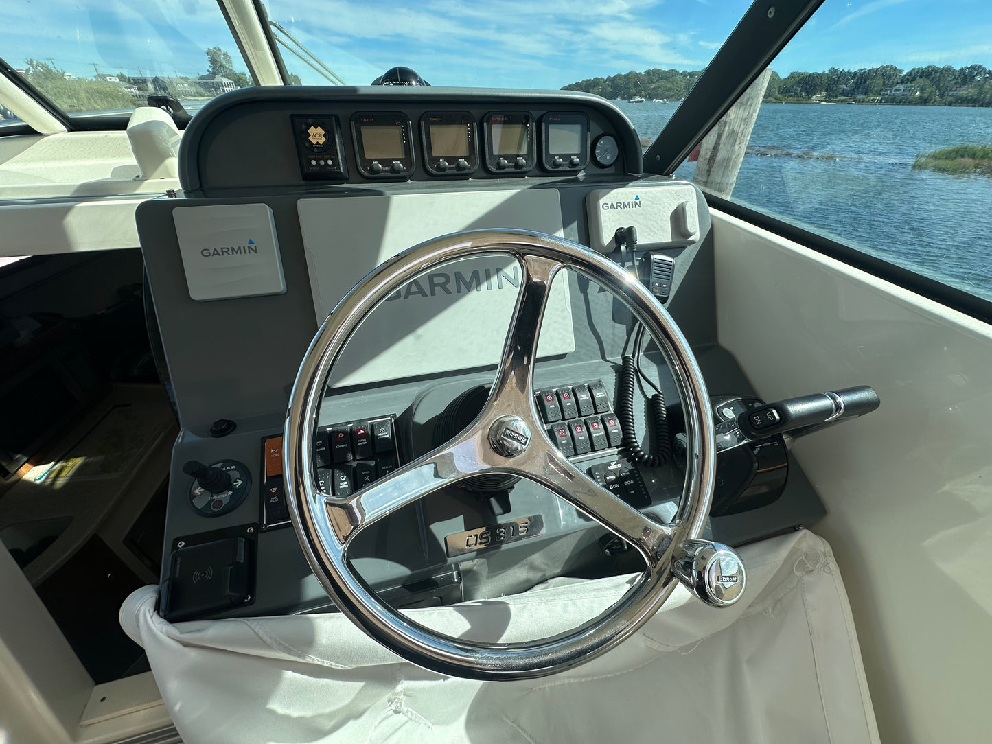 2010 Pursuit 315 Offshore