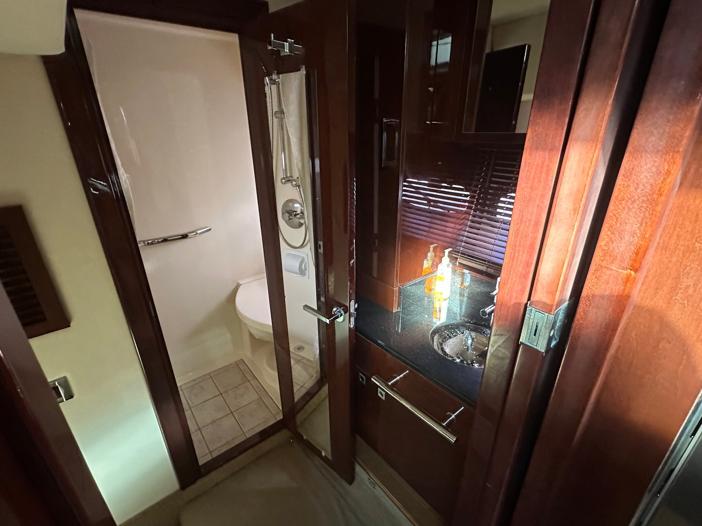 2011 47' Sea Ray Sundancer