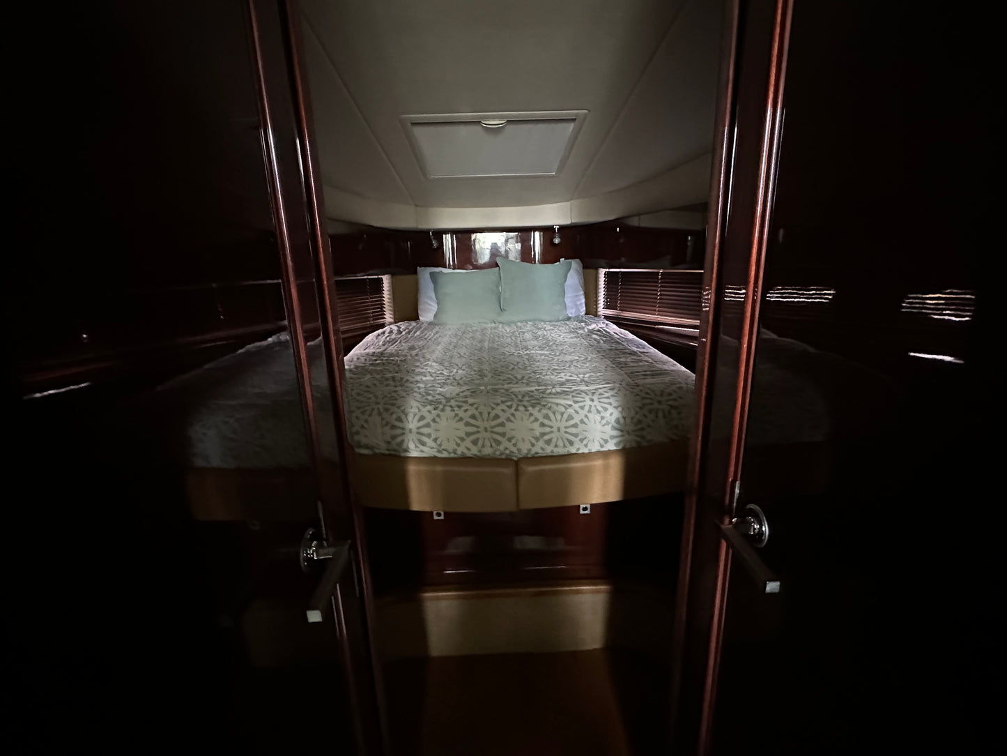 2011 47' Sea Ray Sundancer