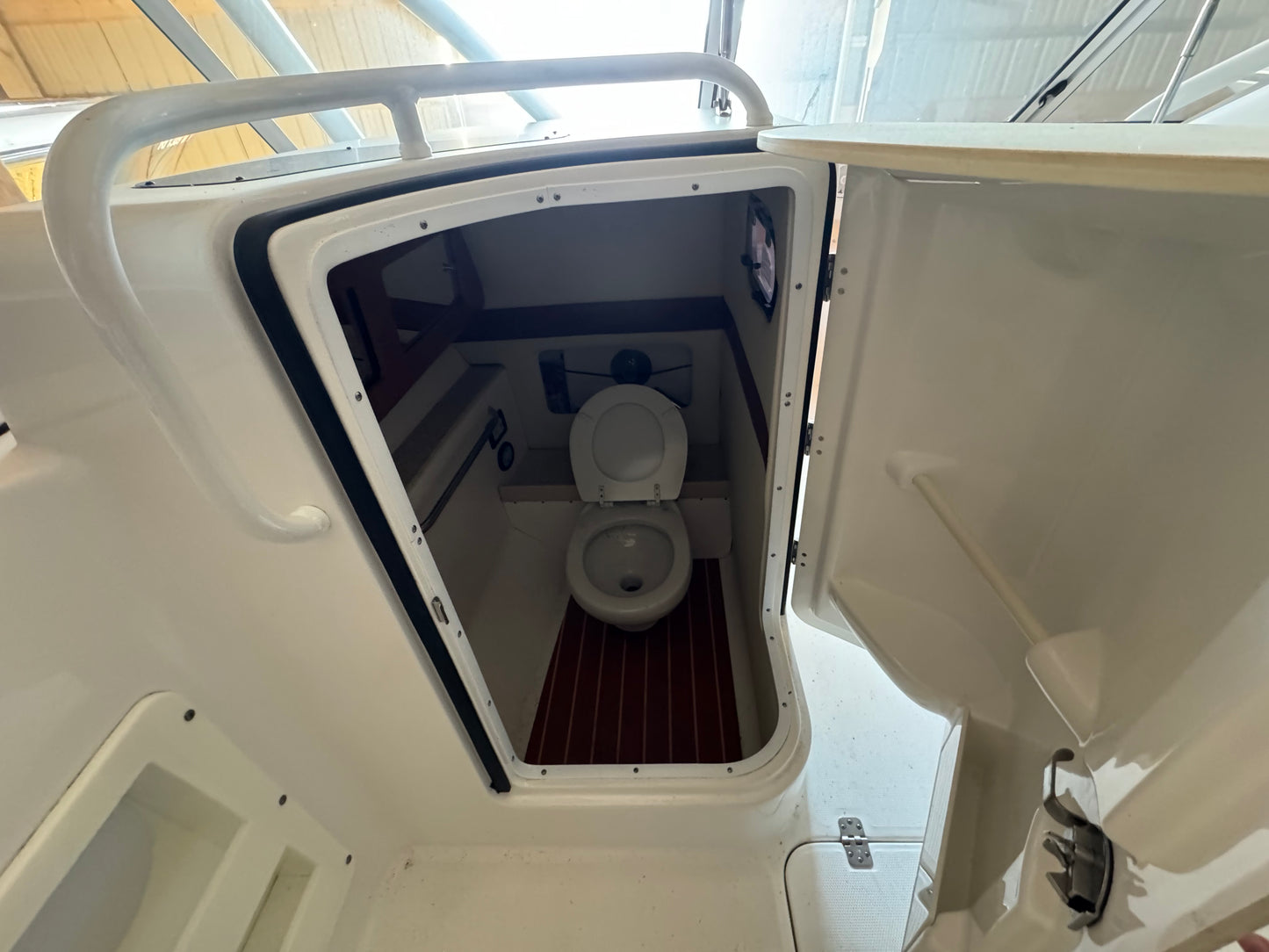 2017 24' Edgewater 248CX Crossover