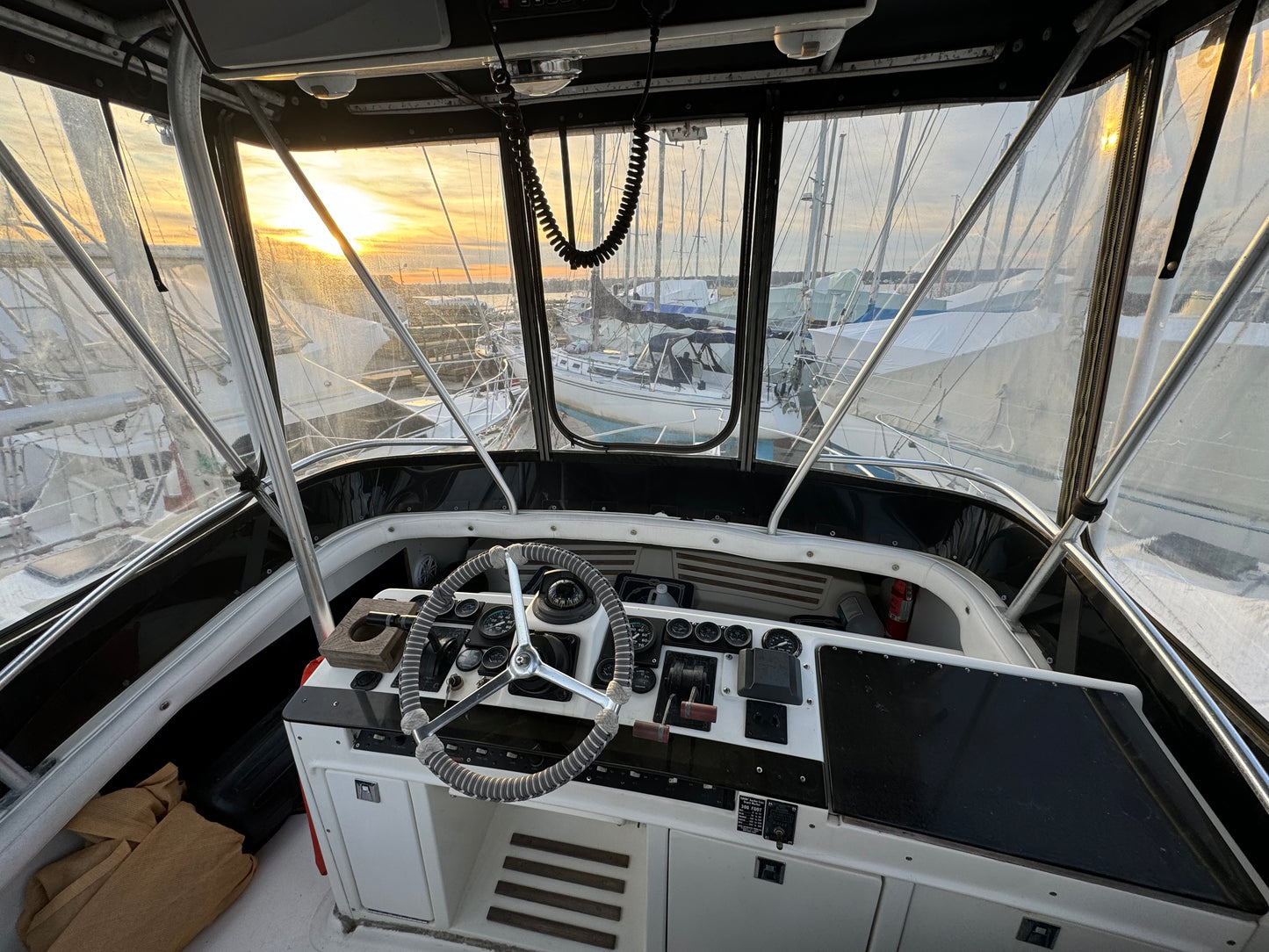 1990 32’ Luhrs Tournament 320