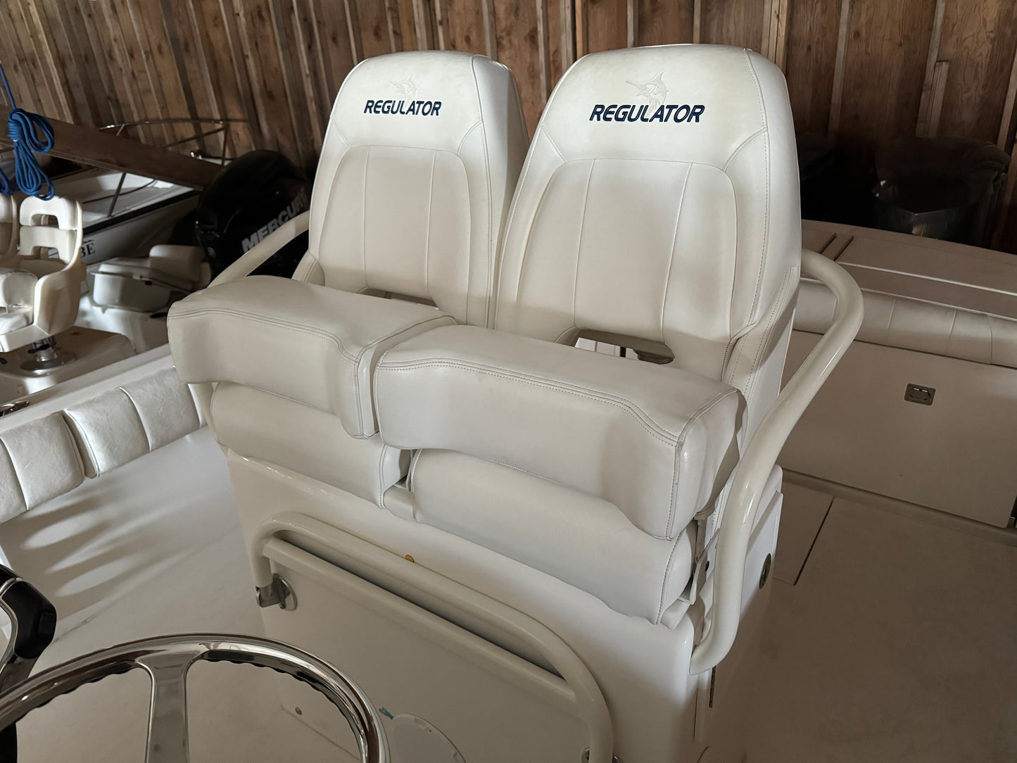 2014 28’ Regulator